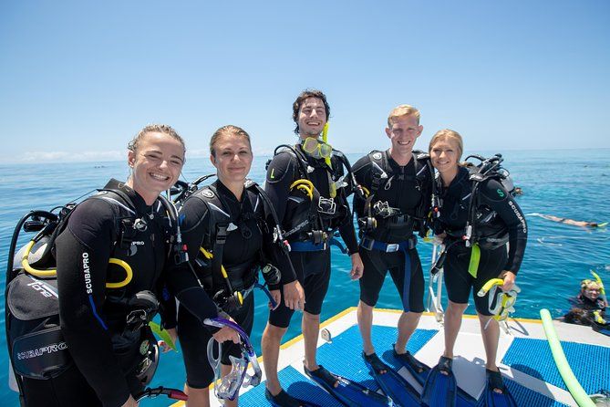 Imagen del tour: Curso de buceo PADI de 4 días en aguas abiertas: aprenda a bucear en la Gran Barrera de Coral