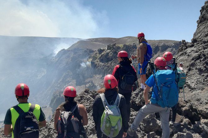 Imagen del tour: Etna: senderismo hasta los cráteres de la cumbre - Guías Ashàra Etna Stromboli