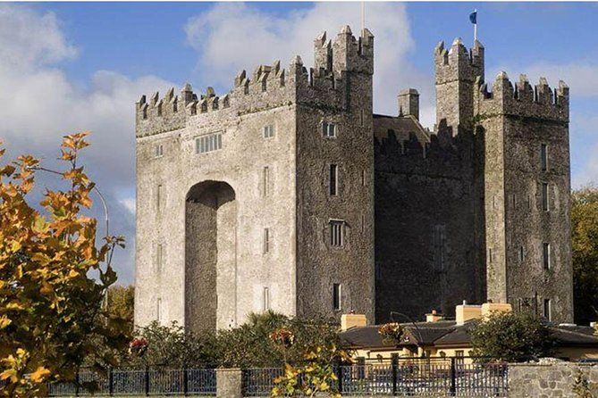 Imagen del tour: Quin Abbey Craggaunowen y el castillo de Bunratty