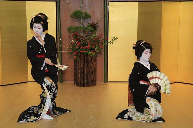 Imagen del tour: Asakusa: experiencia definitiva de 3 geishas para un grupo de máximo 4 después del recorrido histórico