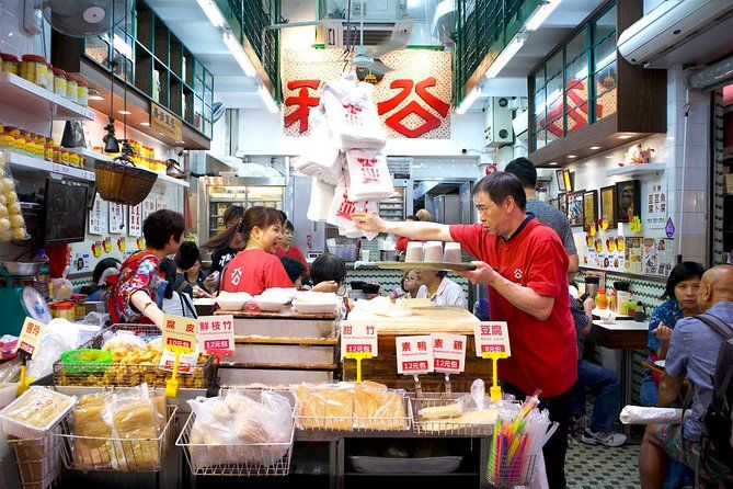 Imagen del tour: Tour cultural y de comida callejera con calificación Michelin de Kowloon para grupos pequeños