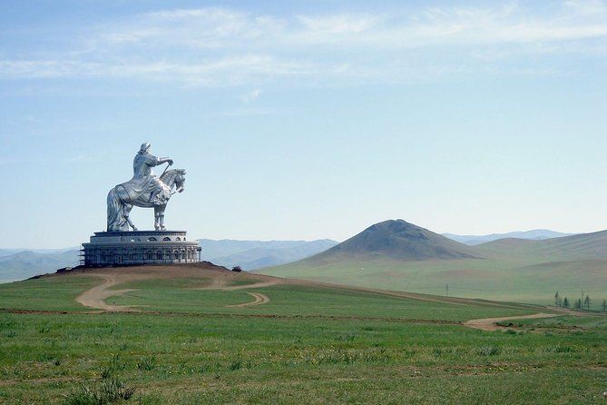 Imagen del tour: Visita a la estatua de Genghis Khan + Excursión de un día al Parque Nacional Gorkhi-Terelj de bonificación