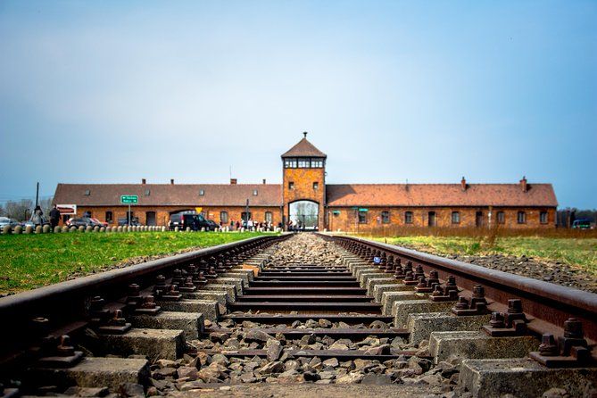 Imagen del tour: Tour guiado de día completo por Auschwitz-Birkenau y las minas de sal de Wieliczka