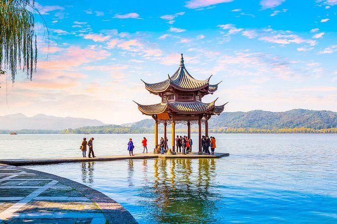 Imagen del tour: Excursión privada de un día a Hangzhou al lago del oeste, el templo Lingyin, el pueblo del té y la antigua pagoda
