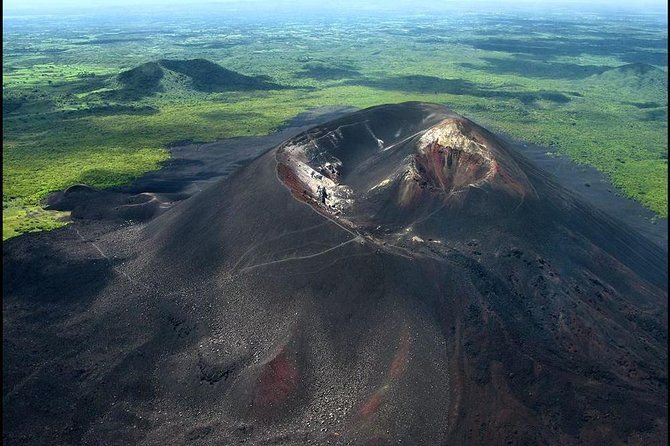 Imagen del tour: Cerro Negro Volcano Sandboarding, Nicaragua (2- 3 persons)