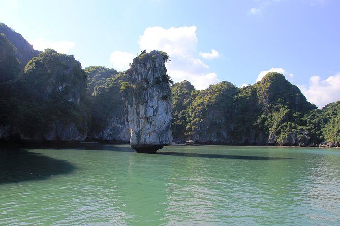 Imagen del tour: Excursión de día completo en barco con Cat Ba Captain Jack a Lan Ha Bay y Ha Long Bay