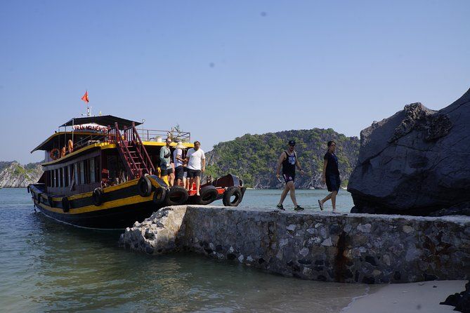 Imagen del tour: La excursión en barco de día completo más favorita con kayak en la bahía de Lan Ha, bahía de Ha Long