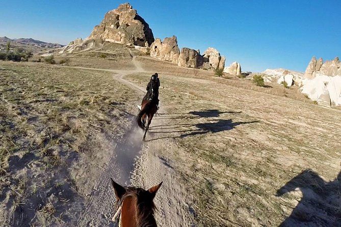 Imagen del tour: Capadocia Sunset Horse Riding a través de los valles y chimeneas de hadas