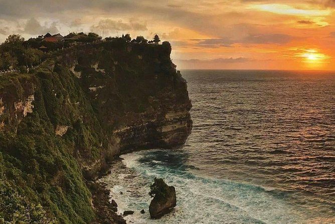 Imagen del tour: Excursión de medio día al atardecer al templo Kecak Dance Uluwatu