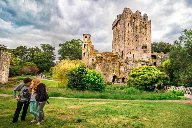 Imagen del tour: Excursión de un día al castillo de Blarney desde Dublín, incluida la roca de Cashel y la ciudad de Cork
