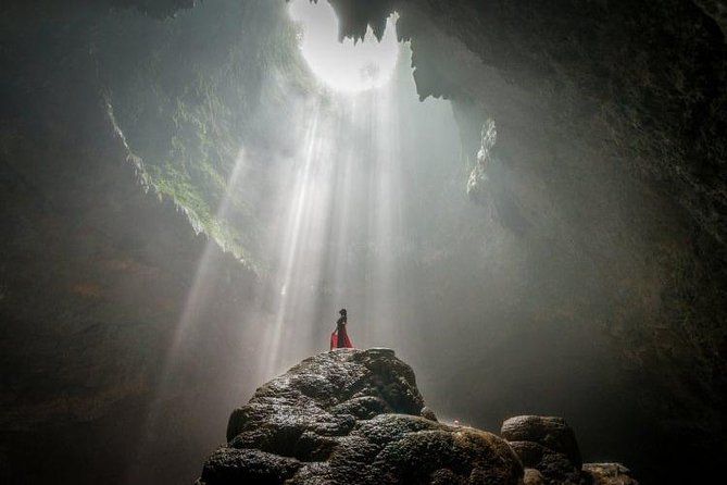 Imagen del tour: Tour de 1 día por Yogyakarta Cueva de Jomblang y tubing de la cueva de Pindul
