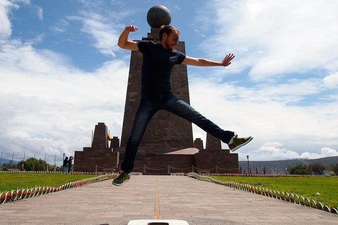 Imagen del tour: Excursión privada de la Mitad del Mundo y Pululahua desde Quito