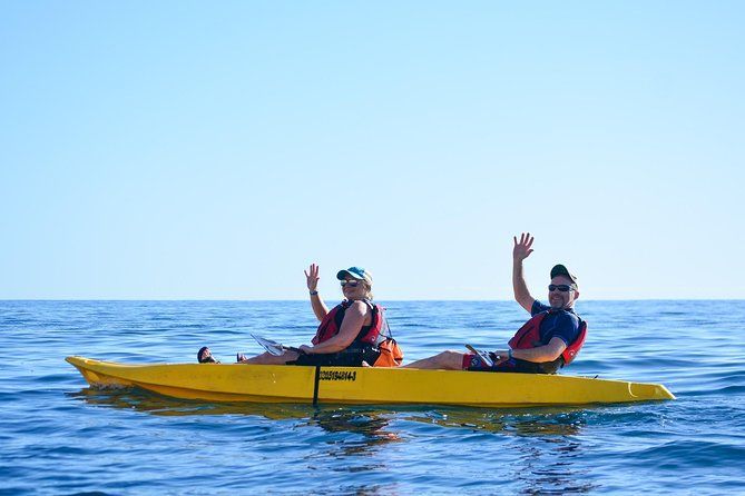 Imagen del tour: Excursión en kayak con fondo transparente y snorkel en dos bahías.