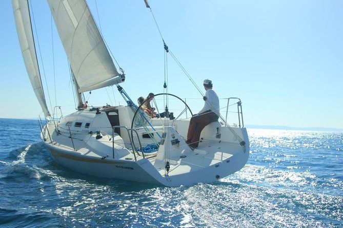 Imagen del tour: Excursión privada de día completo en velero desde la isla Vis con snorkel