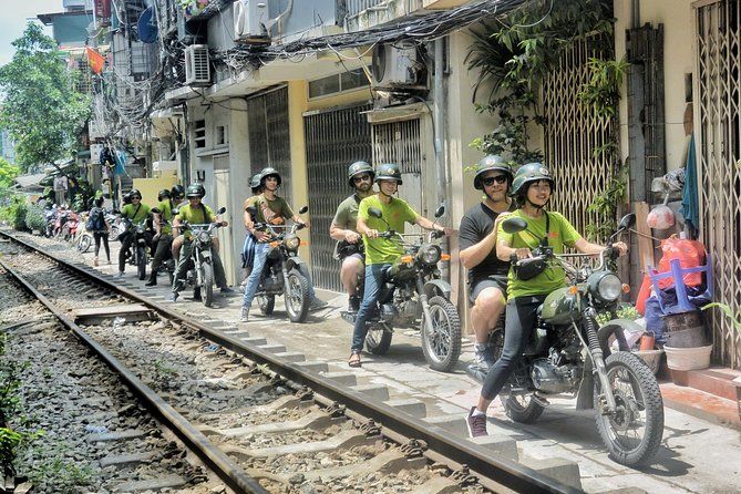 Imagen del tour: Hanoi Motorbike Tours: COMIDA + CULTURA + VISTA + DIVERSIÓN Por Vintage Motorbike