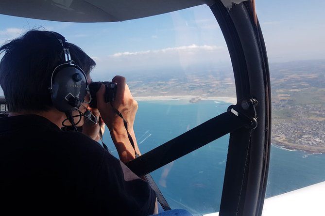 Imagen del tour: Vuele sobre la costa sagrada de Normandía en un avión privado