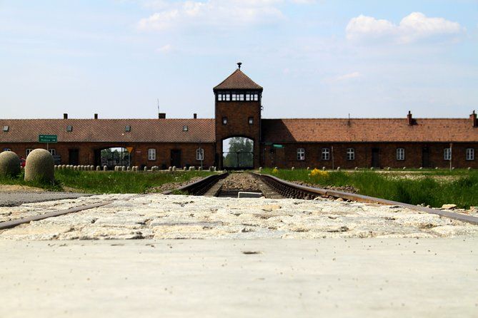 Imagen del tour: Excursión de día completo al campo de concentración de Cracovia y Auschwitz-Birkenau desde Varsovia