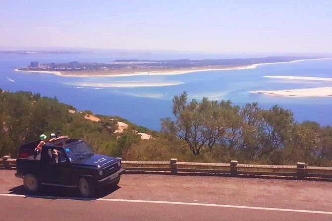 Imagen del tour: Tour Arrábida Jeep 4x4 a Arrábida, la playa más hermosa de Europa