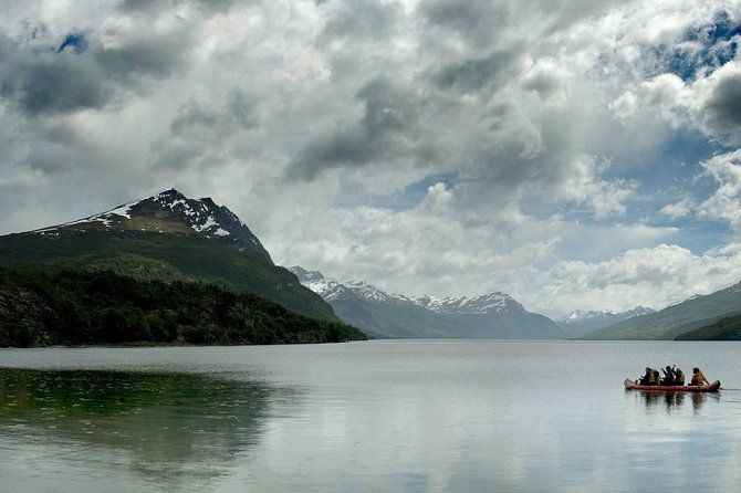 Imagen del tour: Senderismo y piragüismo en el Parque nacional Tierra del Fuego en la bahía Lapataia