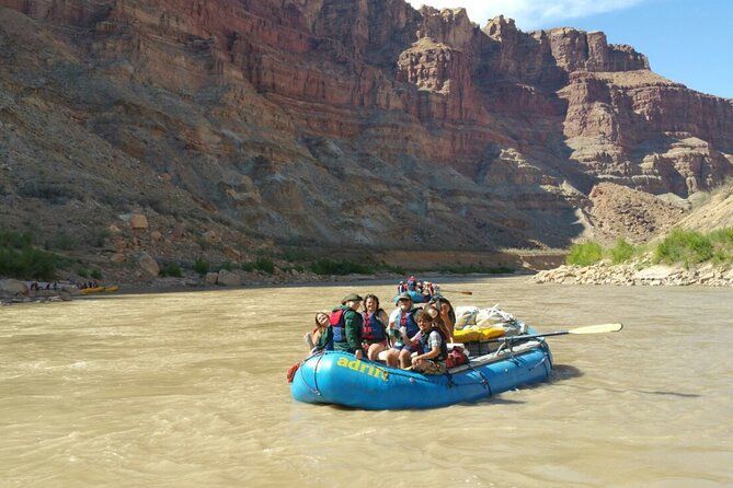 Imagen del tour: Rafting en el río Colorado: medio día por la tarde en Fisher Towers