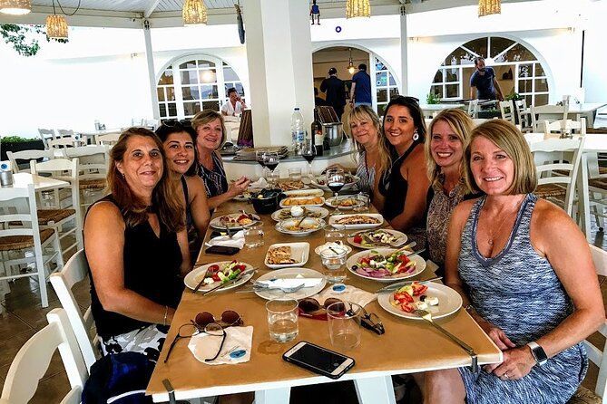 Imagen del tour: Tour de medio día Experiencia tradicional de comida y vino en Santorini