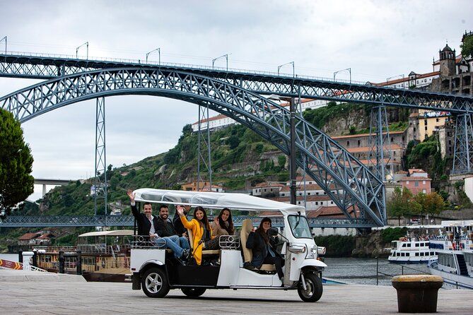Imagen del tour: Excursión turística privada por el Tuk Tuk eléctrico del histórico Porto
