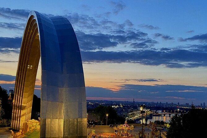 Imagen del tour: Tour panorámico de conducción nocturna en Kiev con guía privado