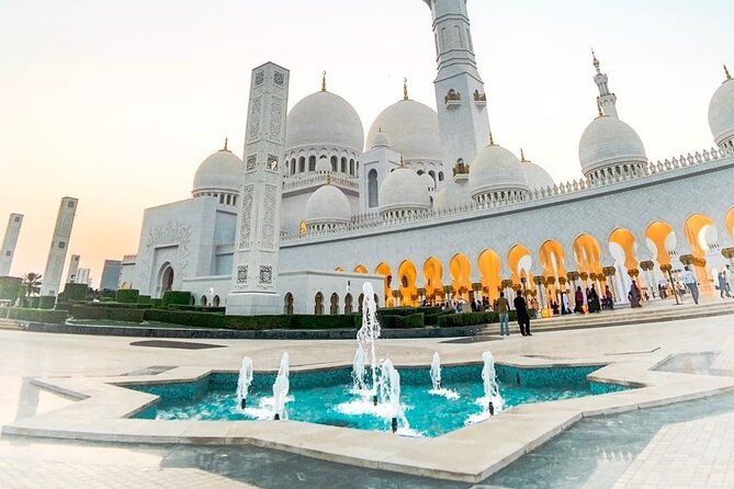 Imagen del tour: Excursión privada de ida y vuelta a la Gran Mezquita Sheikh Zayed desde Dubai Inc. Transporte