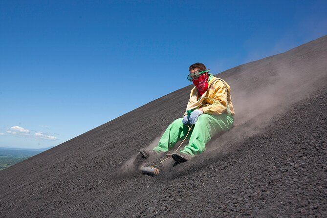 Imagen del tour: Cerro Negro y sandboarding en un volcán desde León