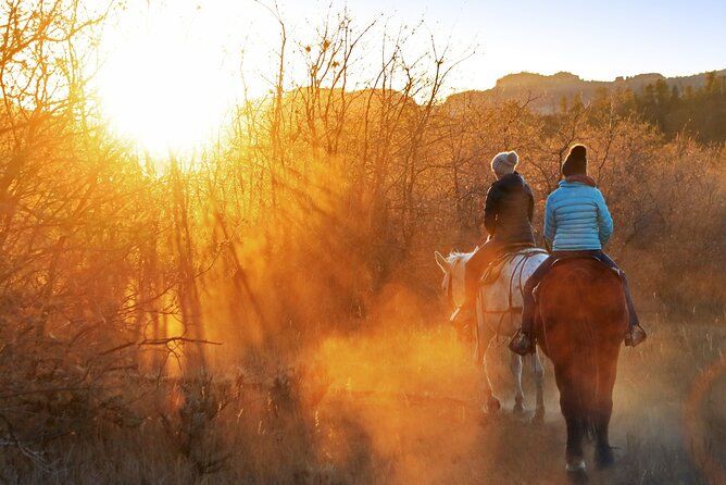 Imagen del tour: Paseo a caballo por la sombra nocturna del tablero de ajedrez de East Zion