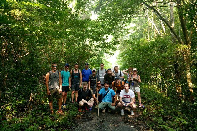 Imagen del tour: Tour de 2 días desde Cat Ba con actividades de trekking y kayak