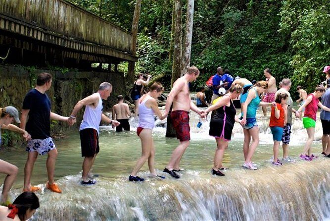 Imagen del tour: Visita guiada a las cataratas del río Dunn y la laguna luminosa desde Grand Palladium