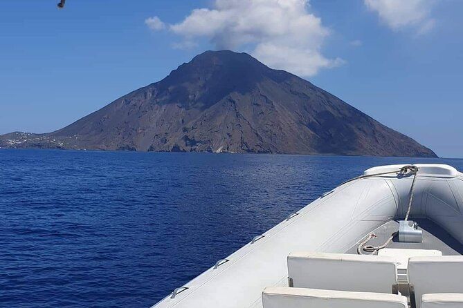 Imagen del tour: Tour nocturno en barco por Stromboli con alojamiento