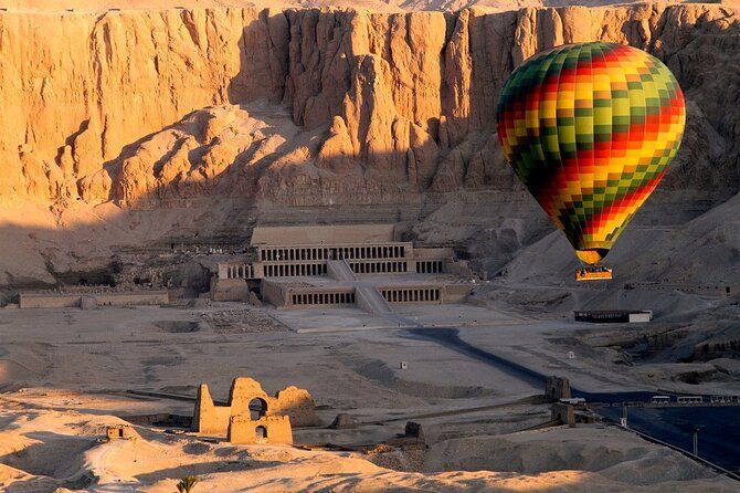 Imagen del tour: 45 minutos de increíble amanecer en globo aerostático sobre los sitios históricos de Luxor