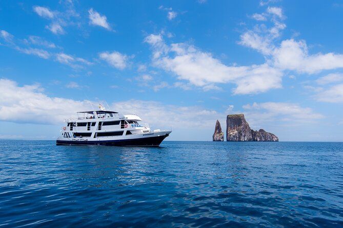 Imagen del tour: Crucero de 5 días por las islas Galápagos: itinerario A (oeste) a bordo del yate Monserrat