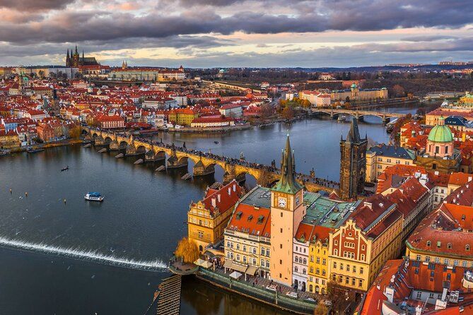 Imagen del tour: Lo mejor de Praga: visita a pie por la ciudad, paseo en barco y almuerzo típico checo