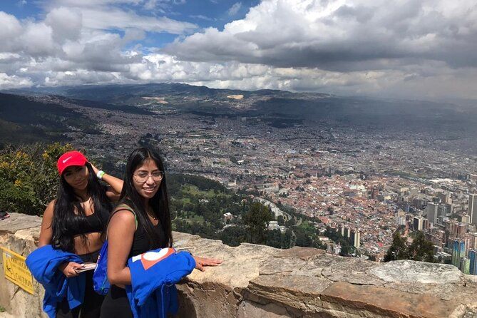 Imagen del tour: Experiencia de Bogotá visitando: Monserrate, City tour, comida y Museo Oro o Botero.