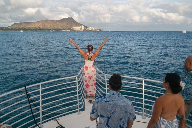 Imagen del tour: BYOB Sunset Cruise frente a la costa de Waikiki