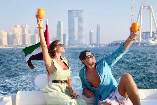 Imagen del tour: Alquiler de yate privado de lujo de 3 horas en Dubái con opción de moto acuática