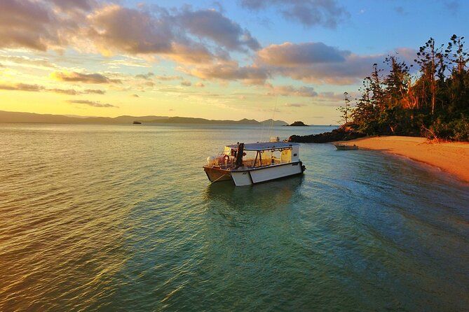 Imagen del tour: Alquiler privado de catamarán para grupos grandes en Whitsunday Island