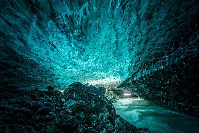 Imagen del tour: Tour a la cueva de hielo de zafiro desde Jökulsárlón - Grupo extra pequeño