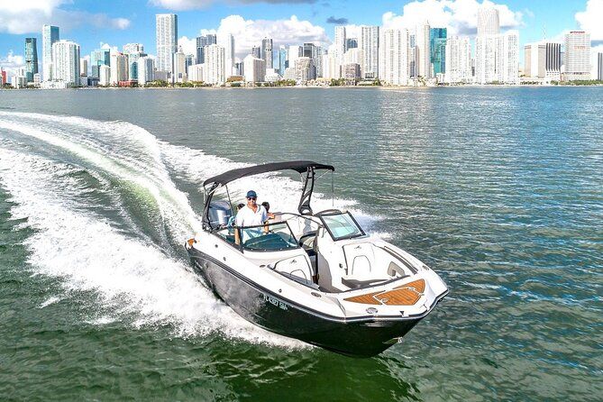 Imagen del tour: Experiencia en barco privado en Miami Biscayne Bay con capitán