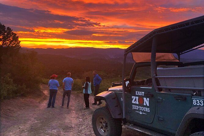 Imagen del tour: Tour en jeep al atardecer por Zion