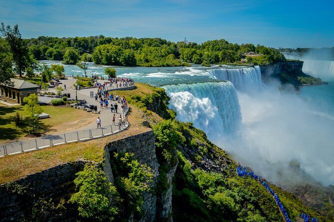 Imagen del tour: Excursión de un día a las cataratas del Niágara desde Toronto + 2 recorridos a pie y degustación de vinos