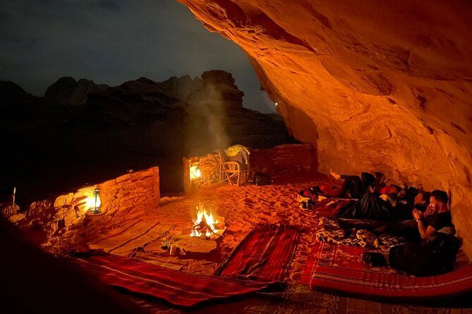 Imagen del tour: Camping en la cueva de Wadi Rum con tour en jeep