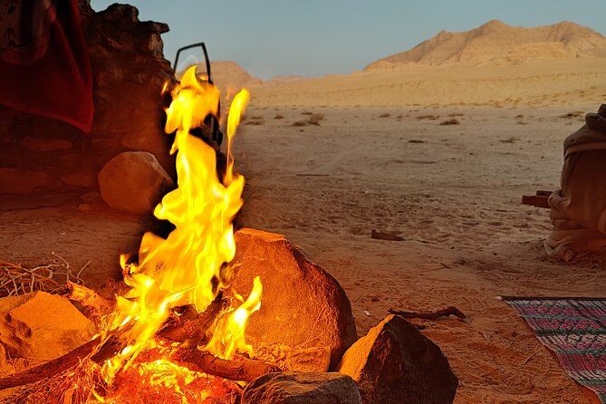 Imagen del tour: Lo mejor de Wadi Rum | Excursión en jeep de día completo + Dormir bajo las estrellas | Paquete todo incluido