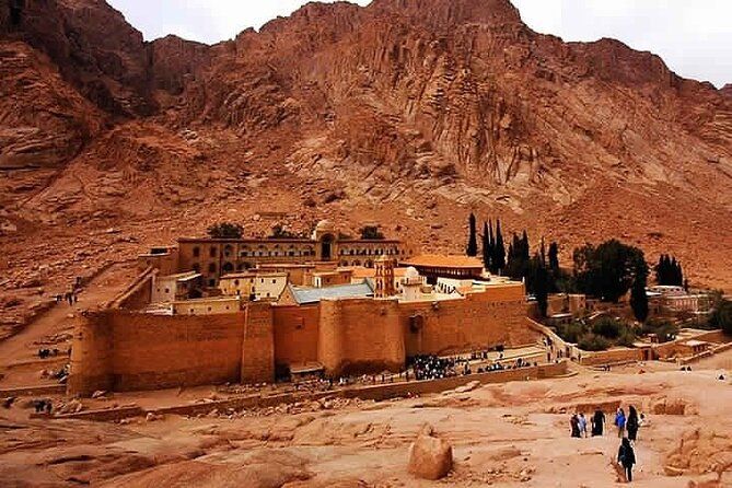 Imagen del tour: Excursión de un día al Monasterio de Santa Catalina y Dahab desde el puerto de Sharm El Sheikh