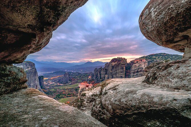 Imagen del tour: Cuevas secretas de Meteora - Caminata al atardecer