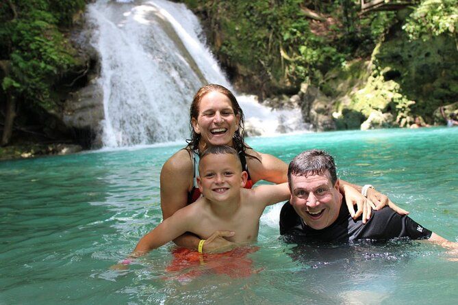 Imagen del tour: Excursión al Agujero Azul y Cataratas Secretas desde Falmouth