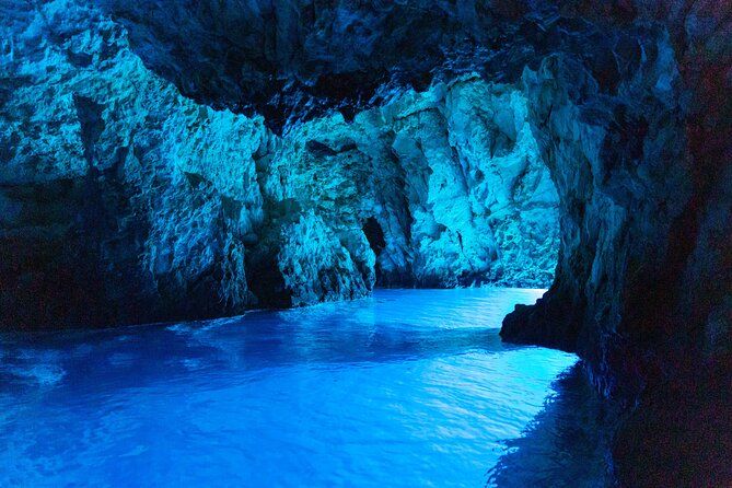 Imagen del tour: Tour privado en barco desde Hvar: cueva azul y verde, Vis y las islas Pakleni